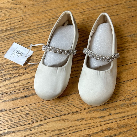 Little Girls Flower Girls Shoes - Satin with bows and rhinestones - Size 12 - Picture 3 of 9